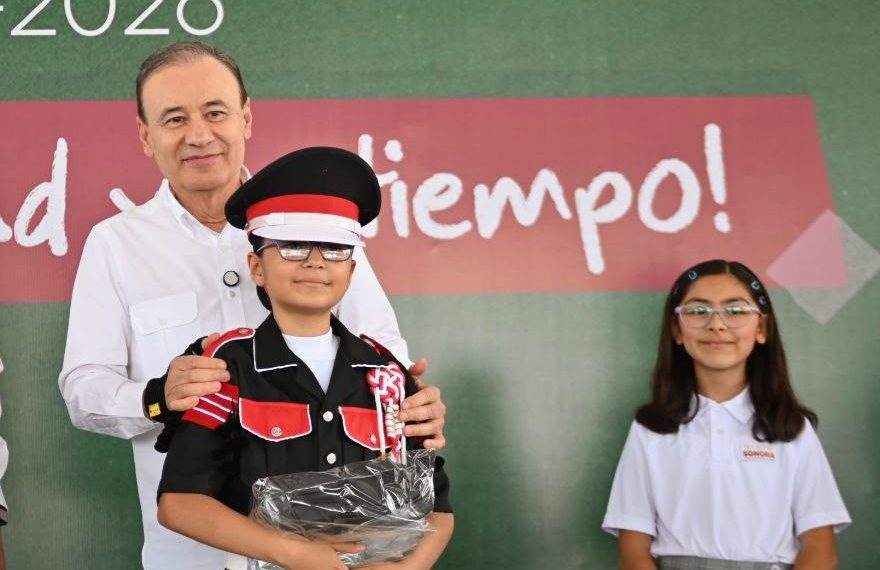 Entrega Gobernador Durazo más de 35 mil uniformes gratuitos en Cajeme antes del inicio de ciclo escolar