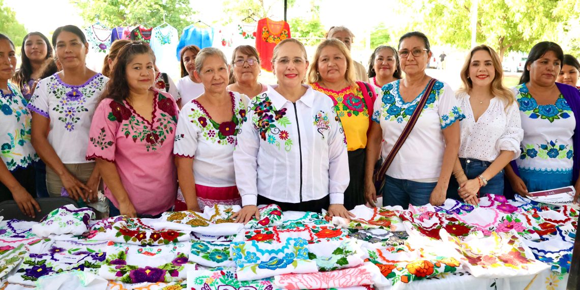 Finaliza Dra. Karla Córdoba curso de bordado en la comunidad de Vícam