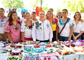 Finaliza Dra. Karla Córdoba curso de bordado en la comunidad de Vícam