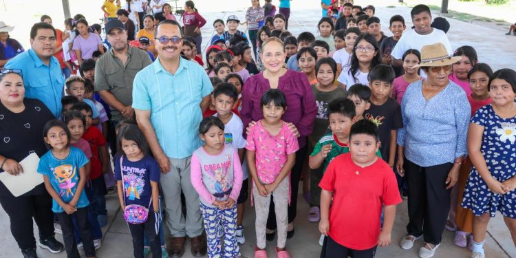 Entrega Ayuntamiento de Guaymas más de 450 mochilas y paquetes de útiles escolares en las comunidades rurales