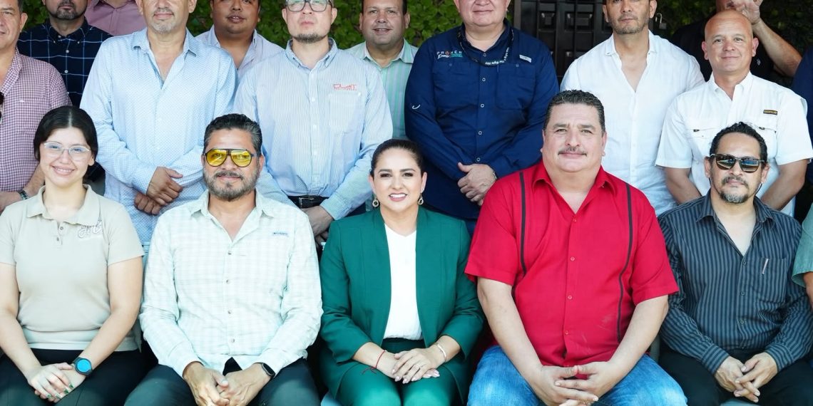 Profesionistas y constructores respaldan experiencia de Celida López