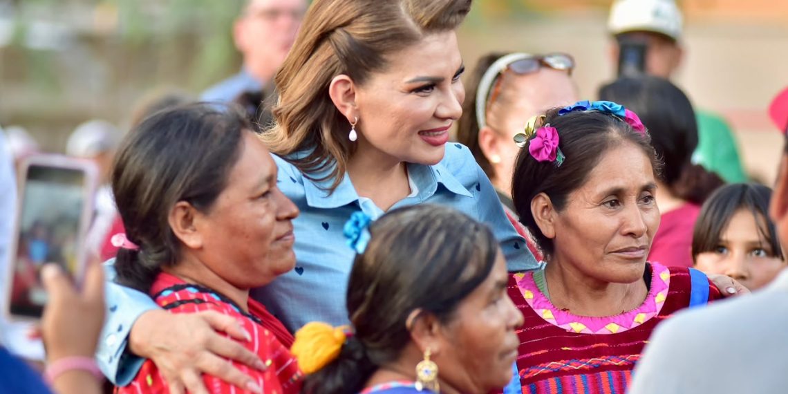 Lorenia Valles reafirma compromiso con las familias del Poblado Miguel Alemán