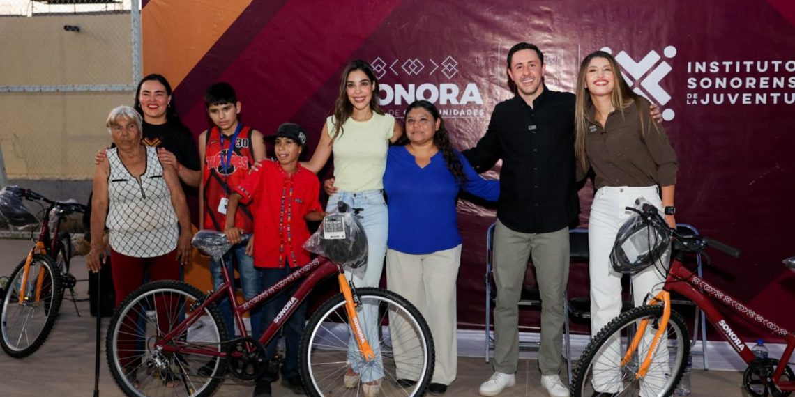 Gobierno de Sonora entrega 100 bicicletas a jóvenes que asisten a comedores comunitarios