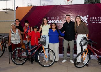 Gobierno de Sonora entrega 100 bicicletas a jóvenes que asisten a comedores comunitarios