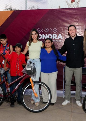 Gobierno de Sonora entrega 100 bicicletas a jóvenes que asisten a comedores comunitarios
