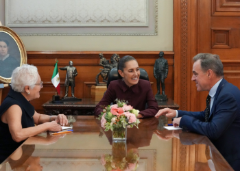 Sheinbaum recibe en Palacio Nacional al historiador Niall Ferguson