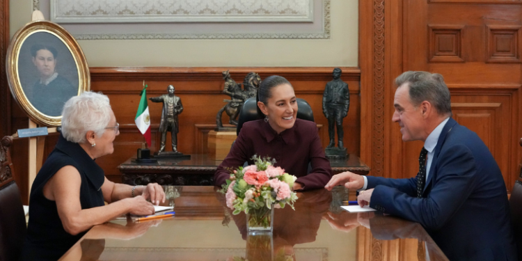 Sheinbaum recibe en Palacio Nacional al historiador Niall Ferguson