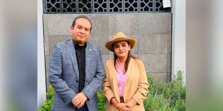 FGE solicita a Grecia Quiroz entregar celulares de Manzo