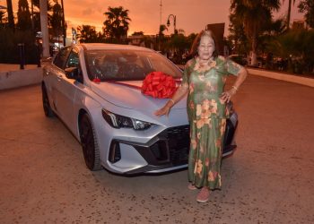 Entrega automóvil Ayuntamiento de Navojoa a ganadora de “Gana con tu Predial 2026”