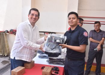 Fortalecen a cuerpo de Bomberos y Protección Civil de Navojoa con nuevos equipos de rescate acuático y uniformes