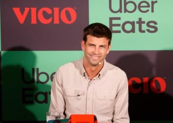 Fallece abuela de Piqué; Clara Chía acompañó al exjugador