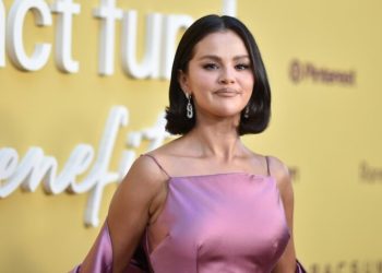 Selena busca frenar demanda en su contra
