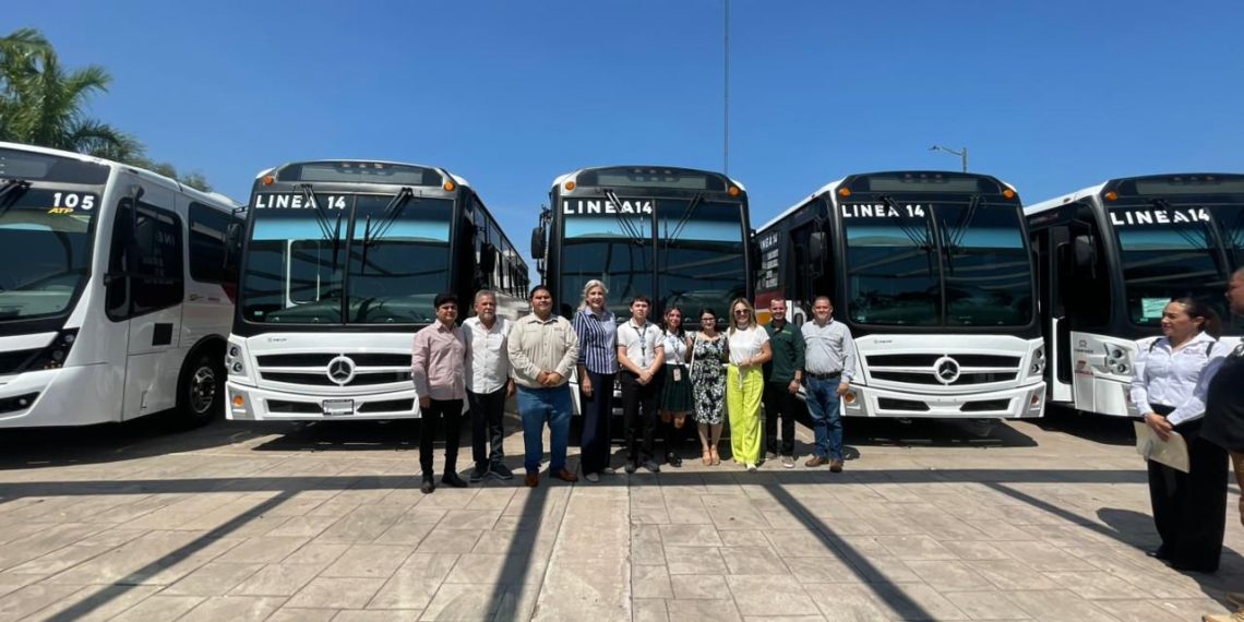 Gobernador Durazo cumple con entrega de nuevas unidades de transporte urbano para Ciudad Obregón