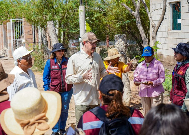 Fernando Rojo anuncia atención a familias afectadas por lluvias en Bahía de Lobos