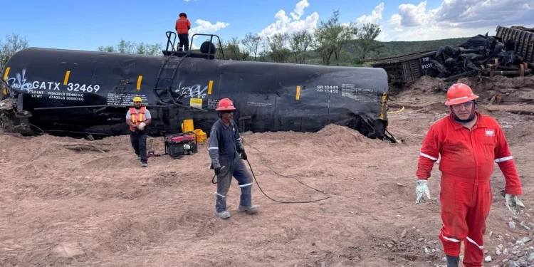 Semarnat: Ferromex deberá remediar el daño por derrame de químico en Sonora