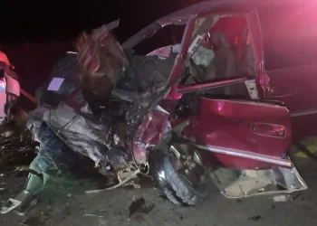 Choque de frente deja dos personas sin vida y tres lesionadas en Hermosillo