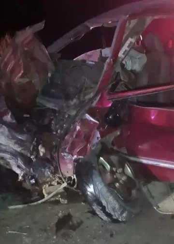 Choque de frente deja dos personas sin vida y tres lesionadas en Hermosillo