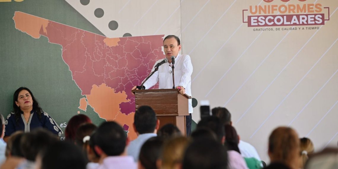 Arranca Durazo de manera exitosa ciclo escolar con entrega de uniformes y libros de texto gratuitos