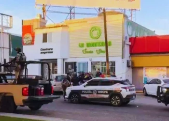 Ejecutan a hombre dentro de comercio en colonia Loma Linda
