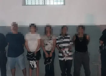 Detienen a agresores de persona a las afueras de conocido antro
