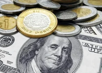 Bajó dolar casi 10% en un año