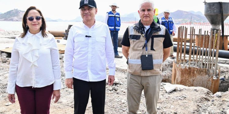 Puerto de Guaymas potencia su capacidad logística con llegada de grúas especializadas: Gobernador Durazo