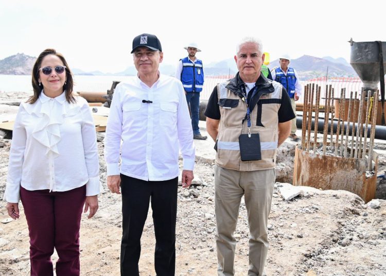 Puerto de Guaymas potencia su capacidad logística con llegada de grúas especializadas: Gobernador Durazo
