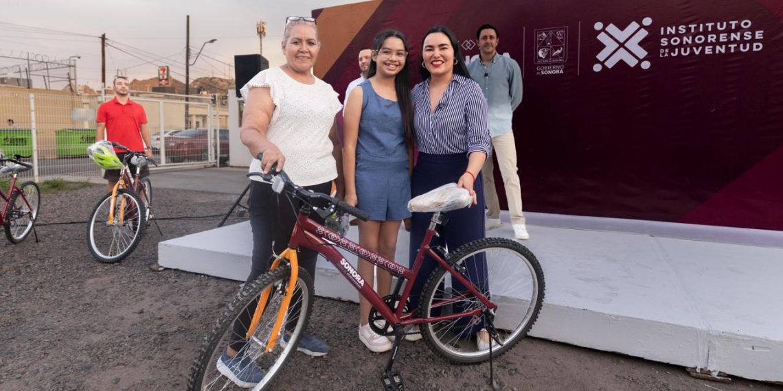 Gobierno de Sonora entrega bicicletas a jóvenes de los Centros de Bienestar Juvenil