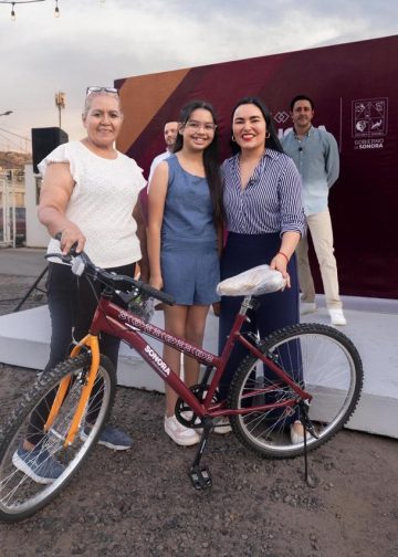 Gobierno de Sonora entrega bicicletas a jóvenes de los Centros de Bienestar Juvenil