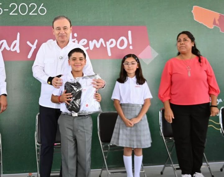 Arranca Gobernador Durazo entrega de más de 109 mil uniformes escolares gratuitos en Hermosillo