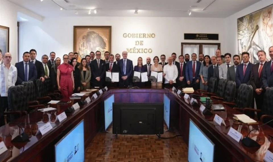 Sheinbaum renueva acuerdo voluntario con gasolineros