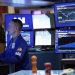 Cierran mercados de EU con pérdidas cercanas al 1%
