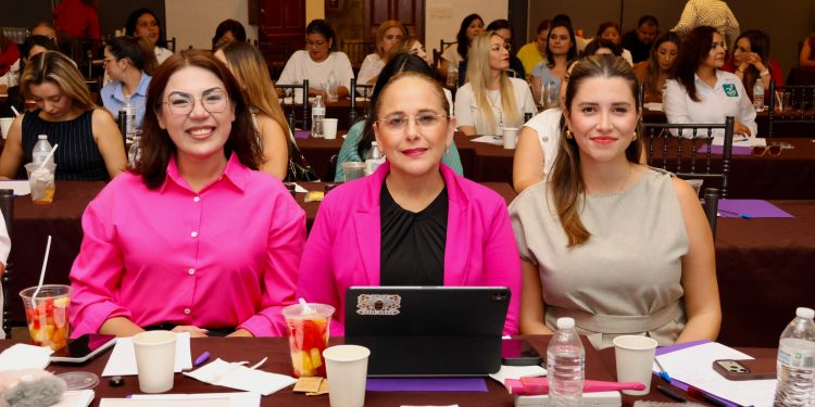 Participa doctora Karla Córdova en Asamblea Informativa de Formación para Mujeres en el Ámbito Público