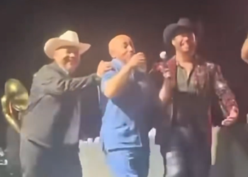 Bajan del escenario a Lupillo Rivera