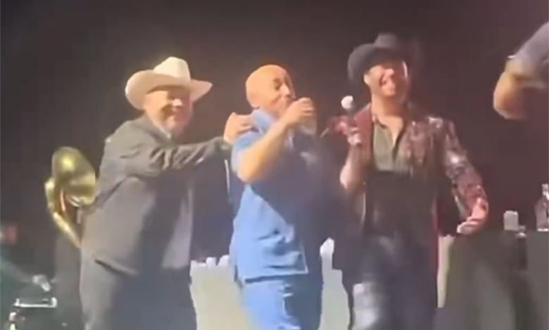 Bajan del escenario a Lupillo Rivera