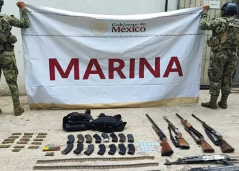 Marina detiene 3 embarcaciones y recupera 40 toneladas de cocaína
