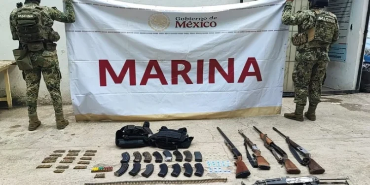 Marina detiene 3 embarcaciones y recupera 40 toneladas de cocaína