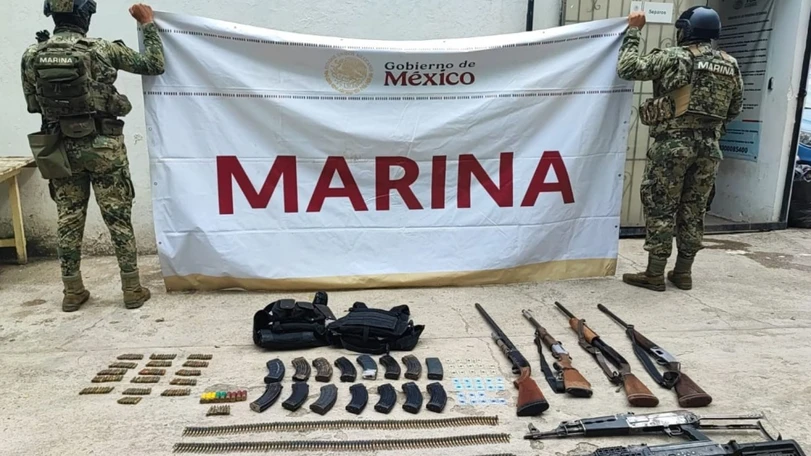 Marina detiene 3 embarcaciones y recupera 40 toneladas de cocaína