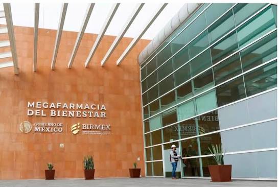 Reportan que Megafarmacia de AMLO luce vacía y con acceso bloqueado