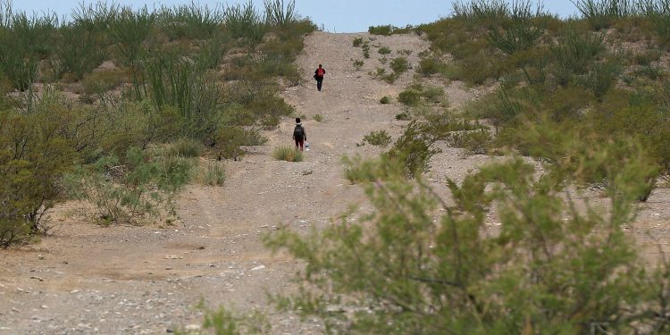 Han encontrado 73 cadáveres de migrantes en desierto de Arizona en lo que va de 2026