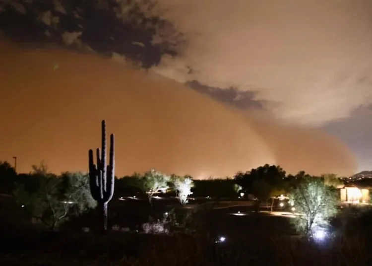 Azotan tormentas de arena a Phoenix dos veces esta semana