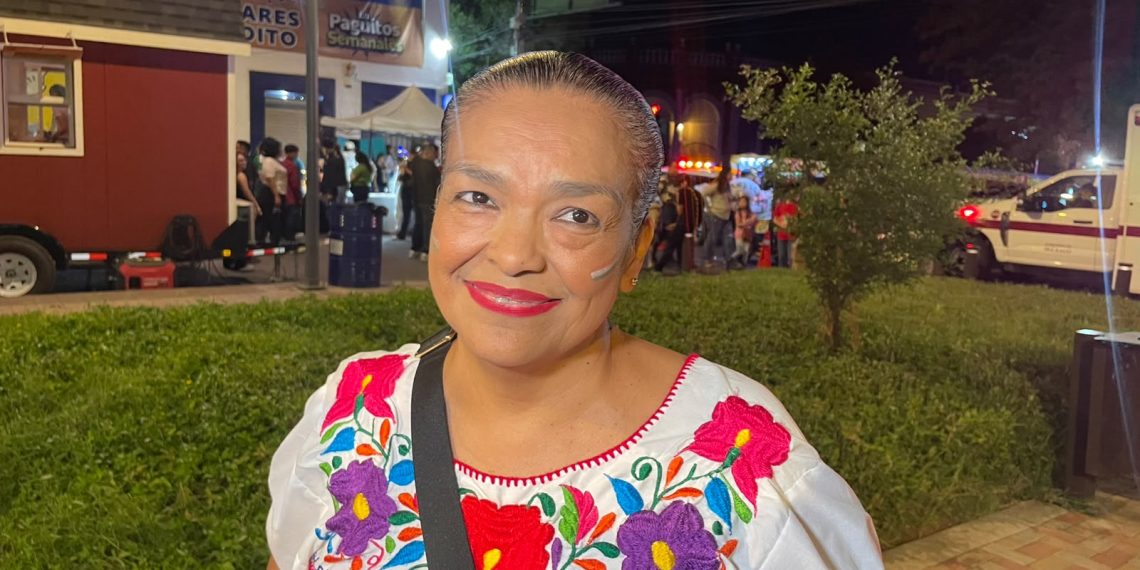 Familias disfrutan de música, danza y espectáculos en celebración por la Independencia de México