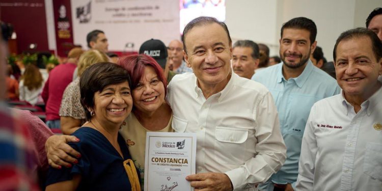 Durazo y Sedatu aseguran el patrimonio de familias sonorenses con entrega de escrituras y créditos liquidados
