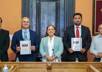 Presenta doctora Karla Córdova González segundo informe anual