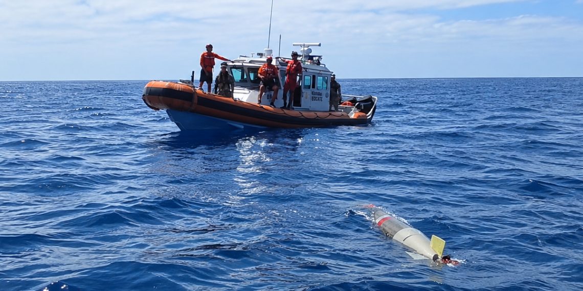 Pescadores de Ensenada buscaban marlín y se toparon con un torpedo que alertó a la Marina