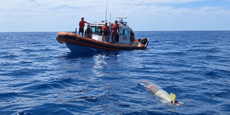 Pescadores de Ensenada buscaban marlín y se toparon con un torpedo que alertó a la Marina