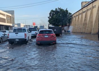Lluvia de 42 milímetros provoca anegaciones y caos vial en Cajeme
