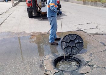 Llama AguaH a evitar tirar basura y residuos en calles y alcantarillas