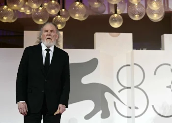 Nick Nolte reaparece a los 85 años en la alfombra roja del Festival de Venecia