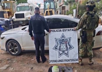 Aseguran Policía Estatal y Defensa vehículo con reporte de robo, cartuchos y narcótico en Agua Prieta